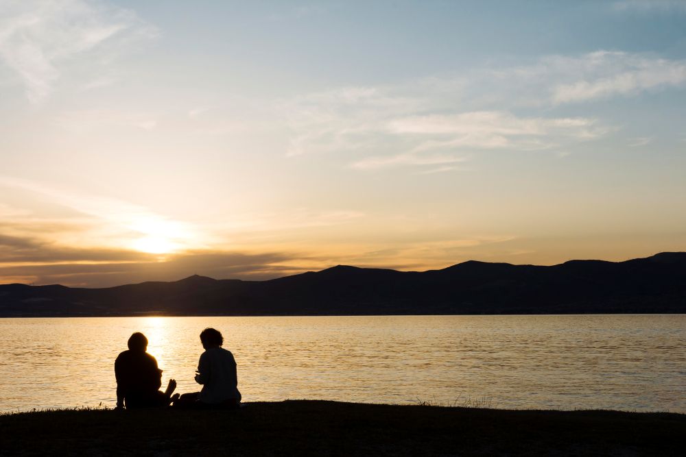 A picture of people eating before sunset